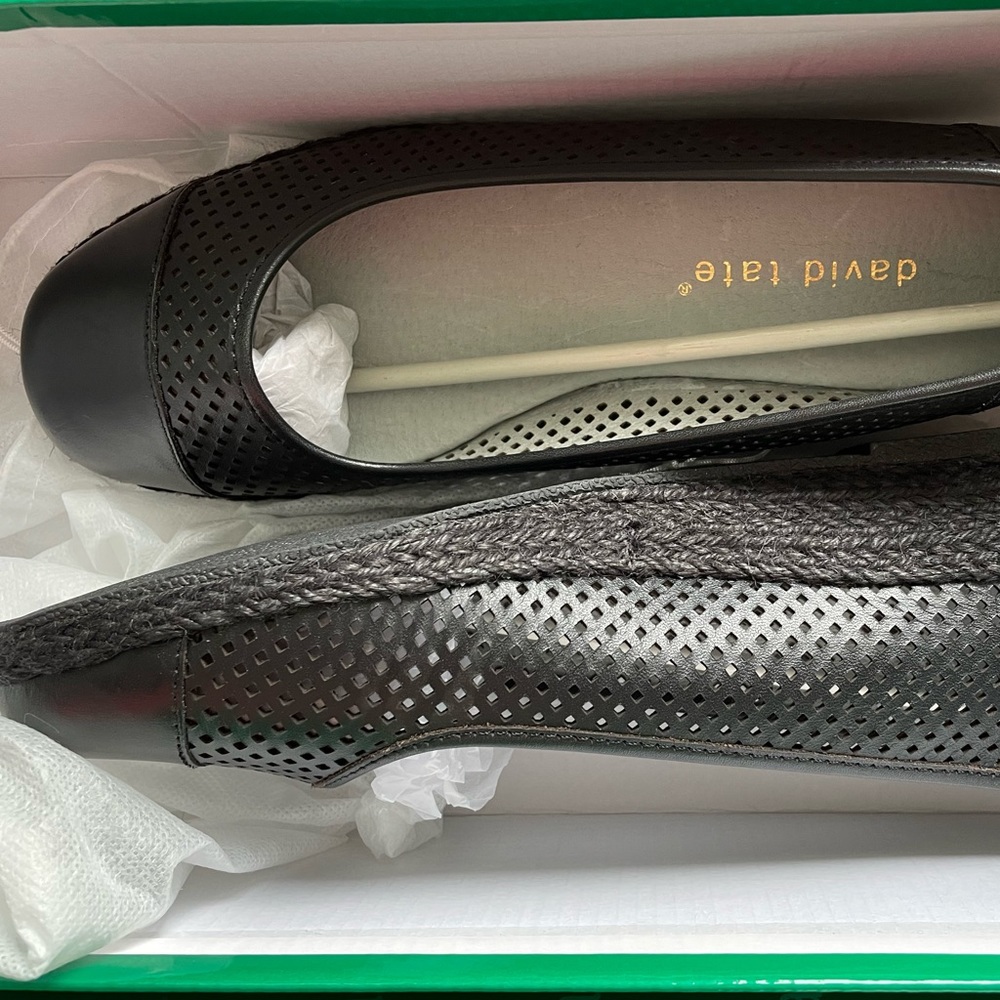 David Tate Nadine NIB Black Soft Leather Perforated Espadrille. Size 7.5 Wide